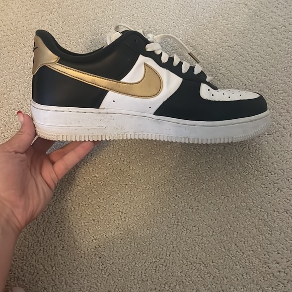 Air Force 1s size 10 - Picture 4 of 8